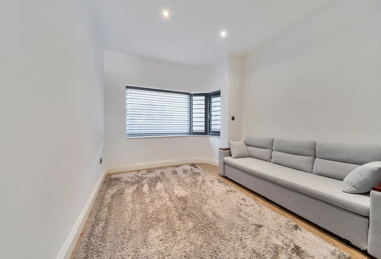 Kinloch Drive, London, NW9 7LH, photo 4