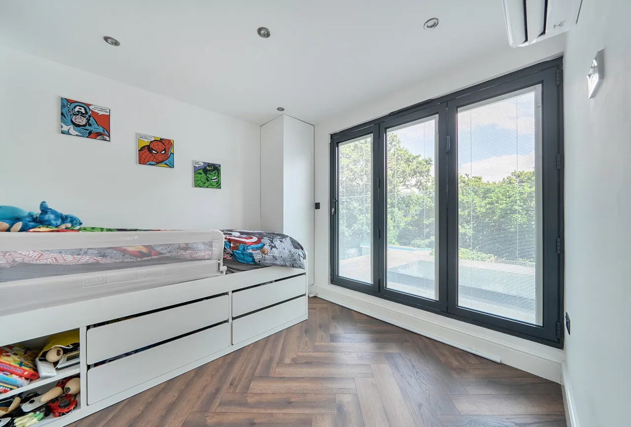 Kinloch Drive, London, NW9 7LH, photo 7