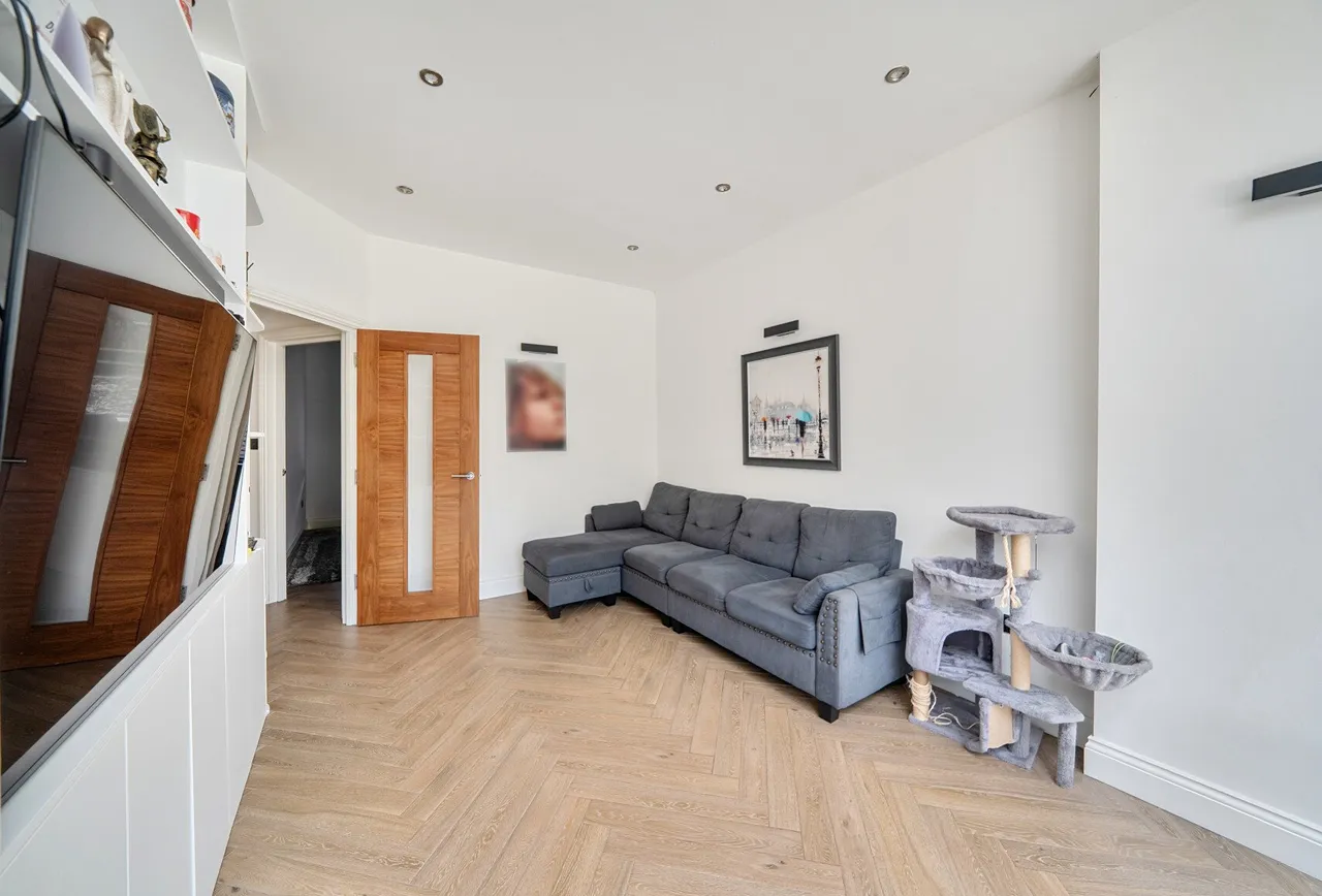 Kinloch Drive, London, NW9 7LH, photo 12