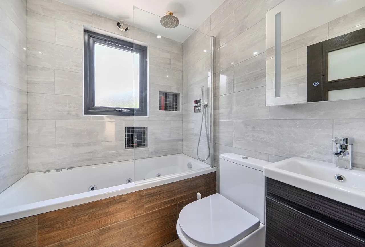 Kinloch Drive, London, NW9 7LH, photo 15