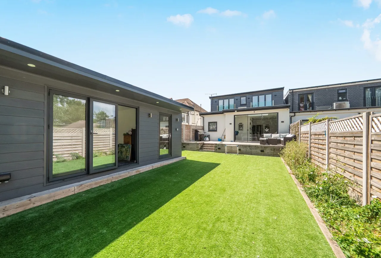 Kinloch Drive, London, NW9 7LH, photo 8