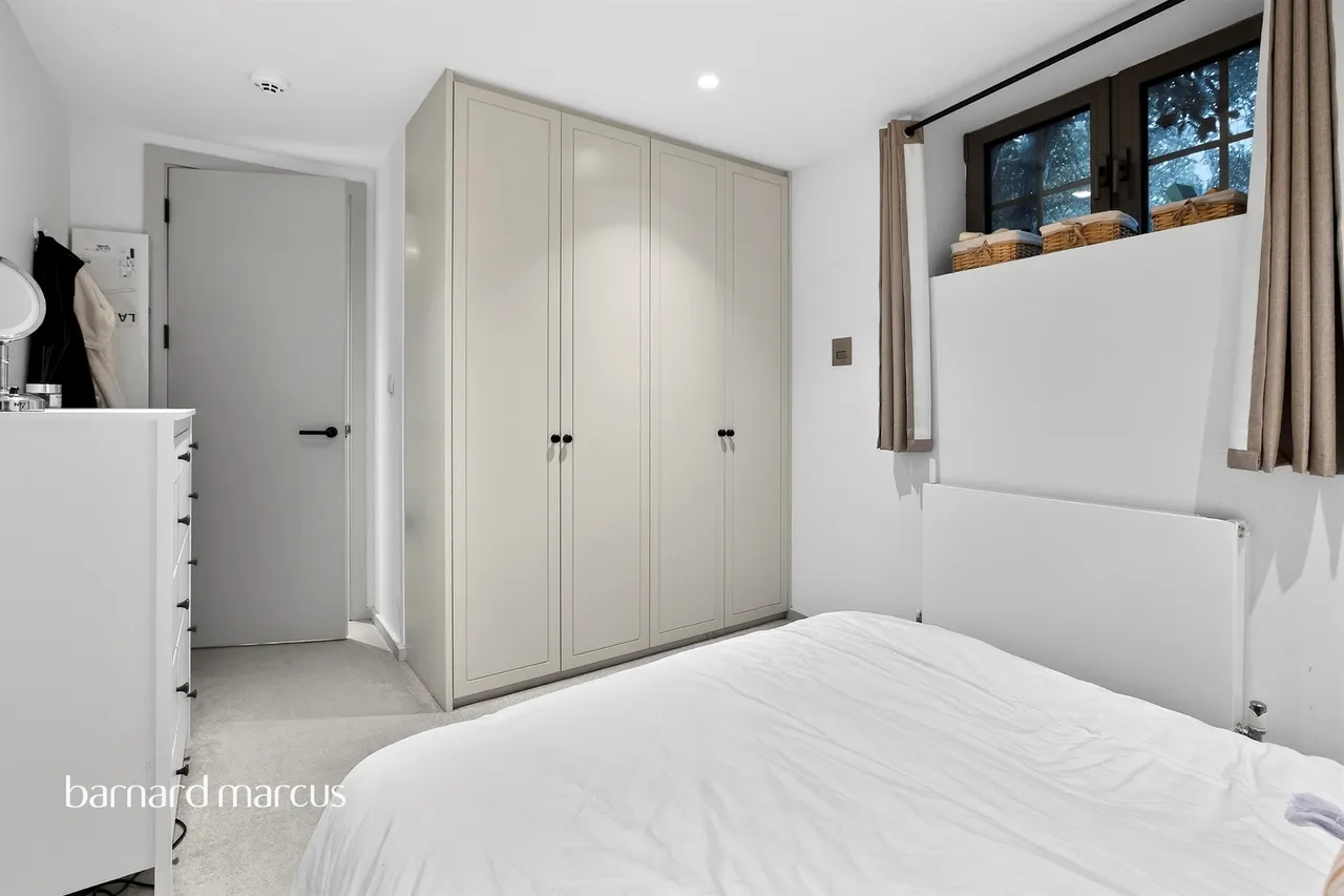 Dukes Mews, London, photo 9