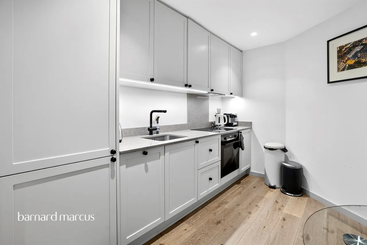 Dukes Mews, London, photo 11