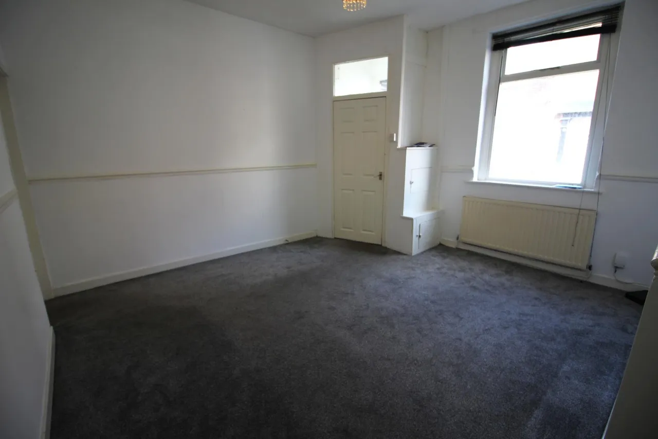 Chancery Lane, Shaw, OL2, photo 3
