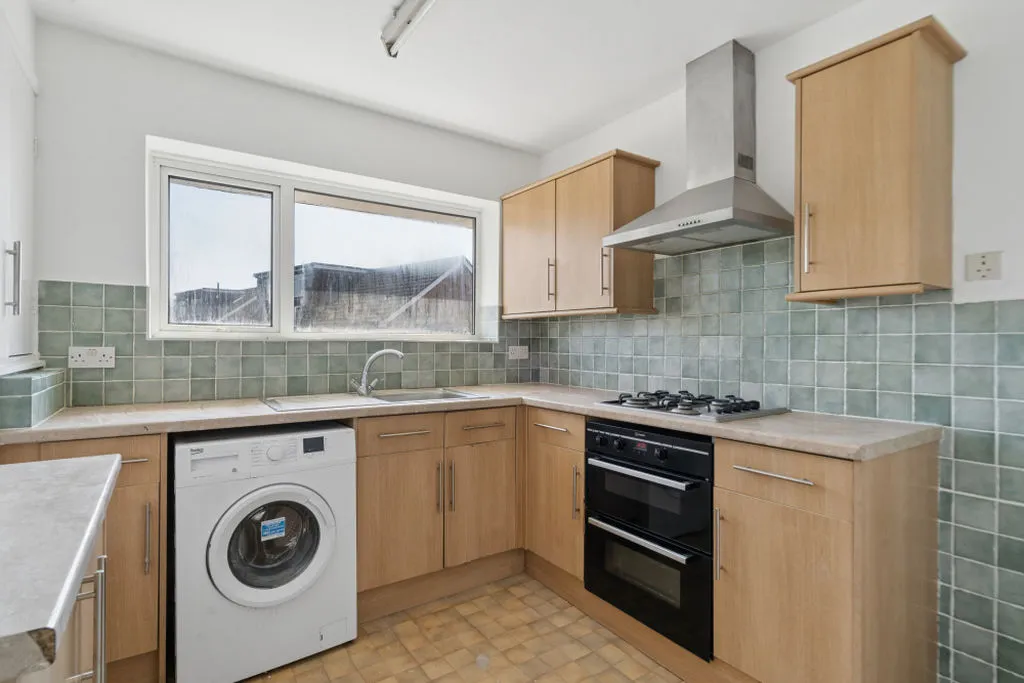 Broom Hill, Cookham SL6 9LH, photo 2