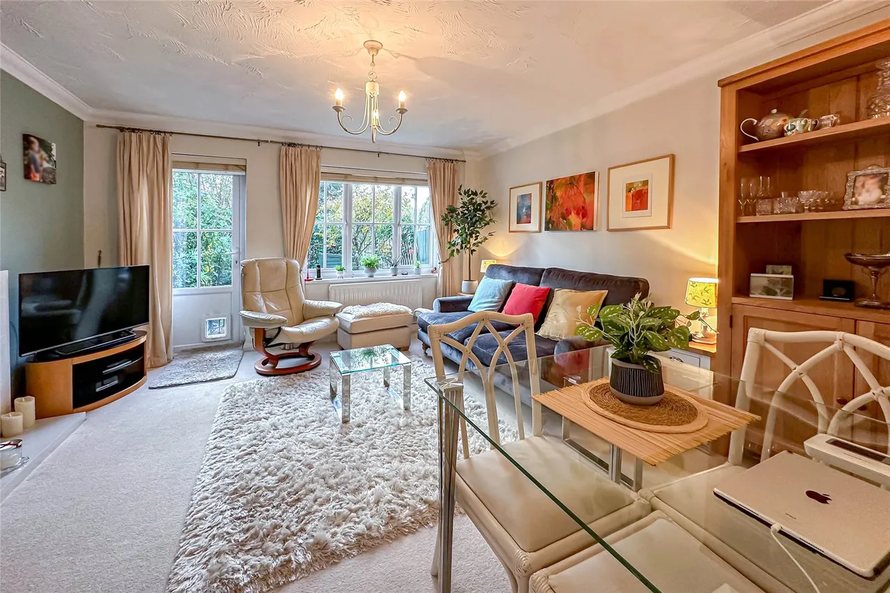 Riverbanks Close, Harpenden, Hertfordshire, AL5 5EJ, photo 3