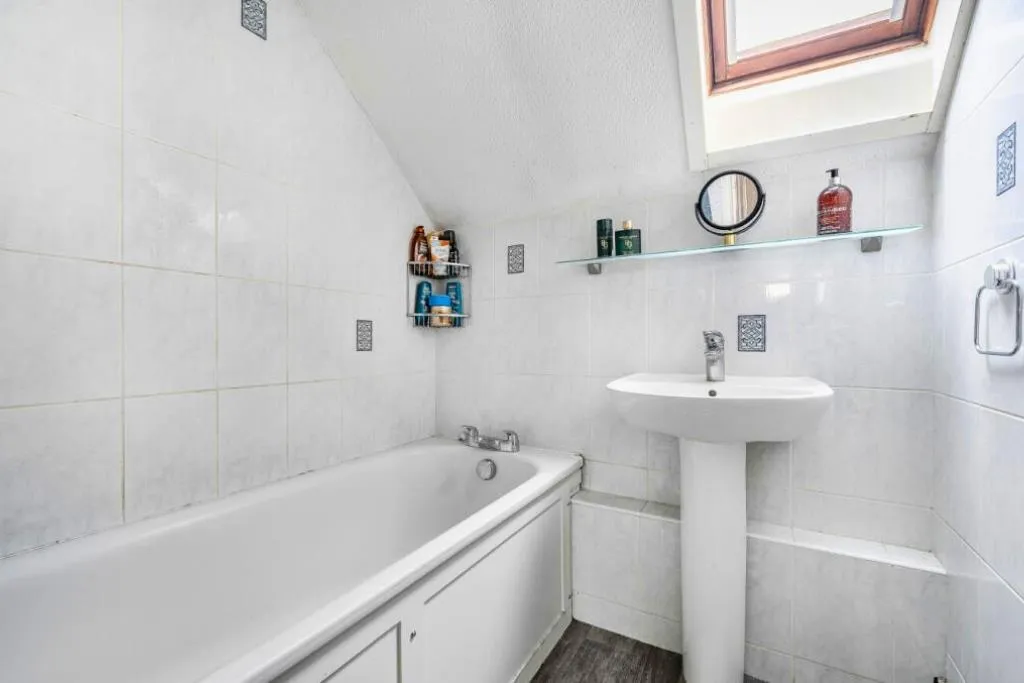 The Fieldings, Woking, GU21, photo 8