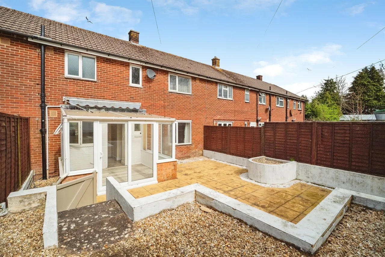 2 bed house for sale — Wessex Road, Dorchester