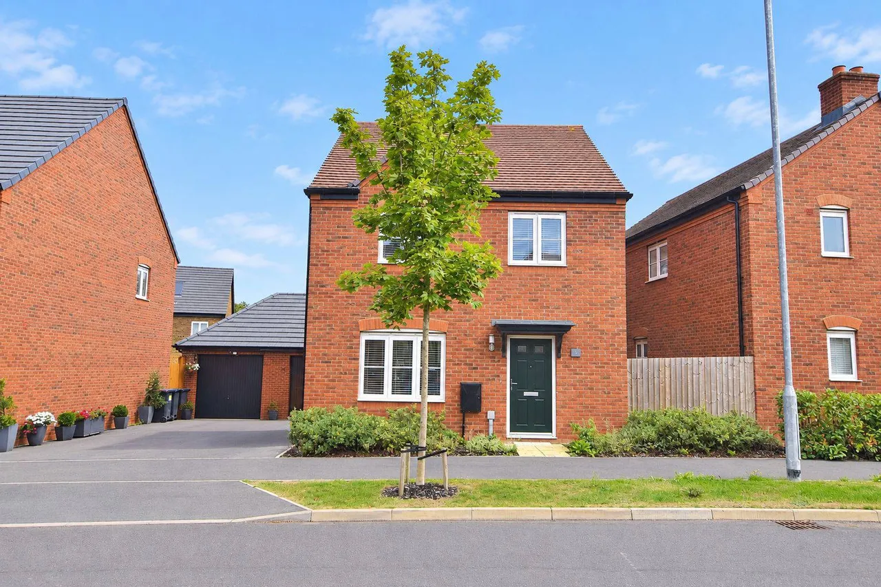 4 bed house for sale — Watermill Way, Northampton, NN4 0BF