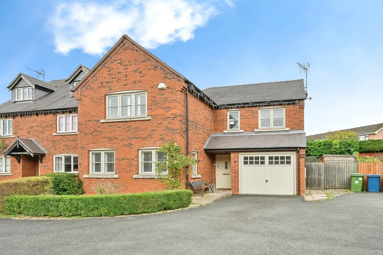 5 bed house for sale — Church View, Great Haywood, Stafford, Staffordshire, ST18
