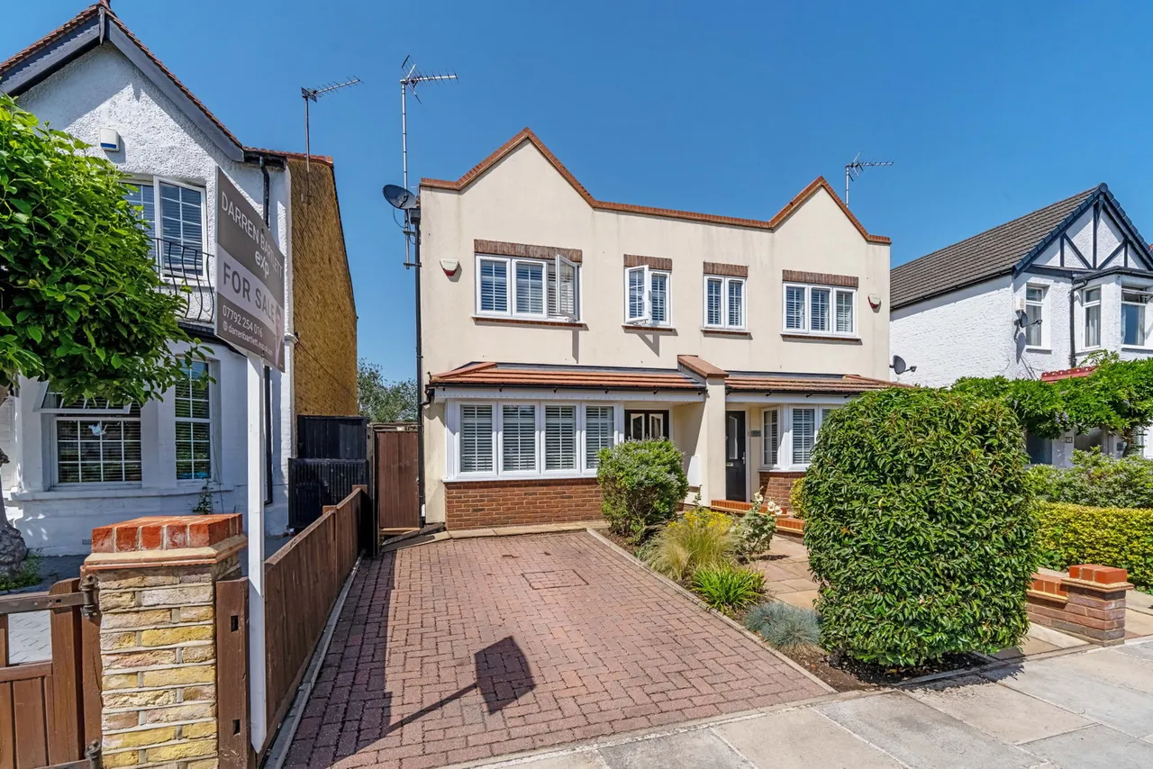 3 bed house for sale — Kneller Road, Twickenham, TW2