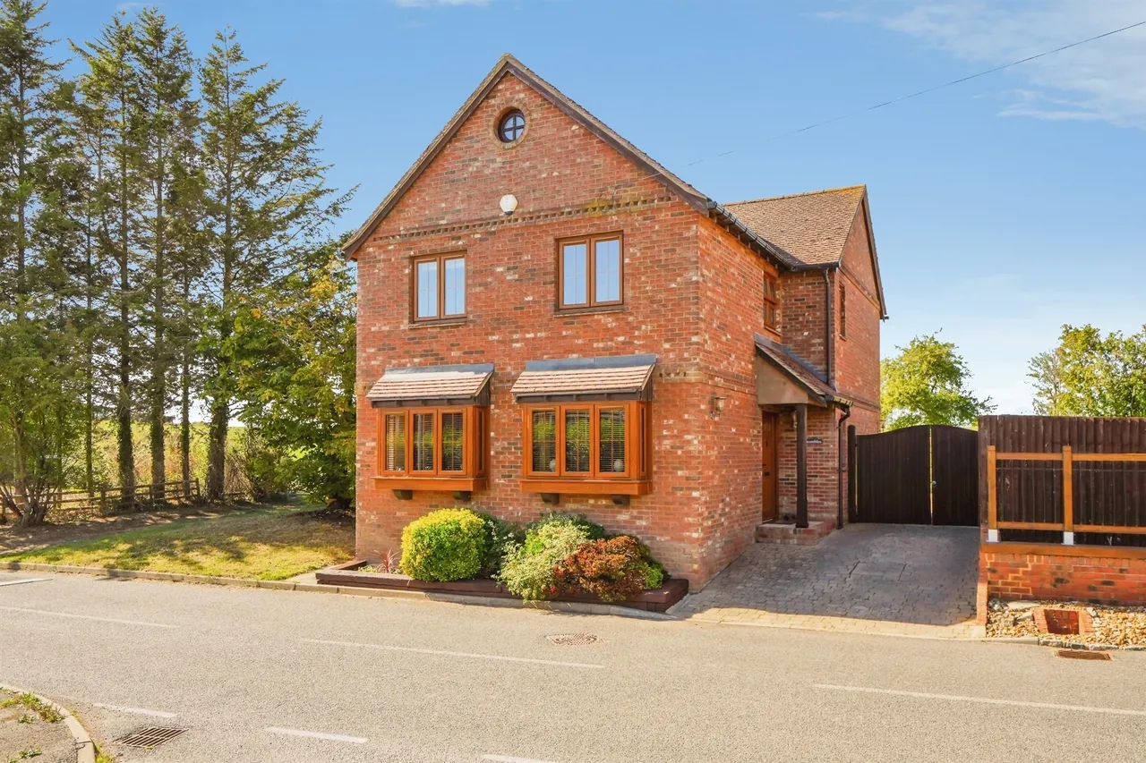 4 bed house for sale, Main Street, Charndon, OX27