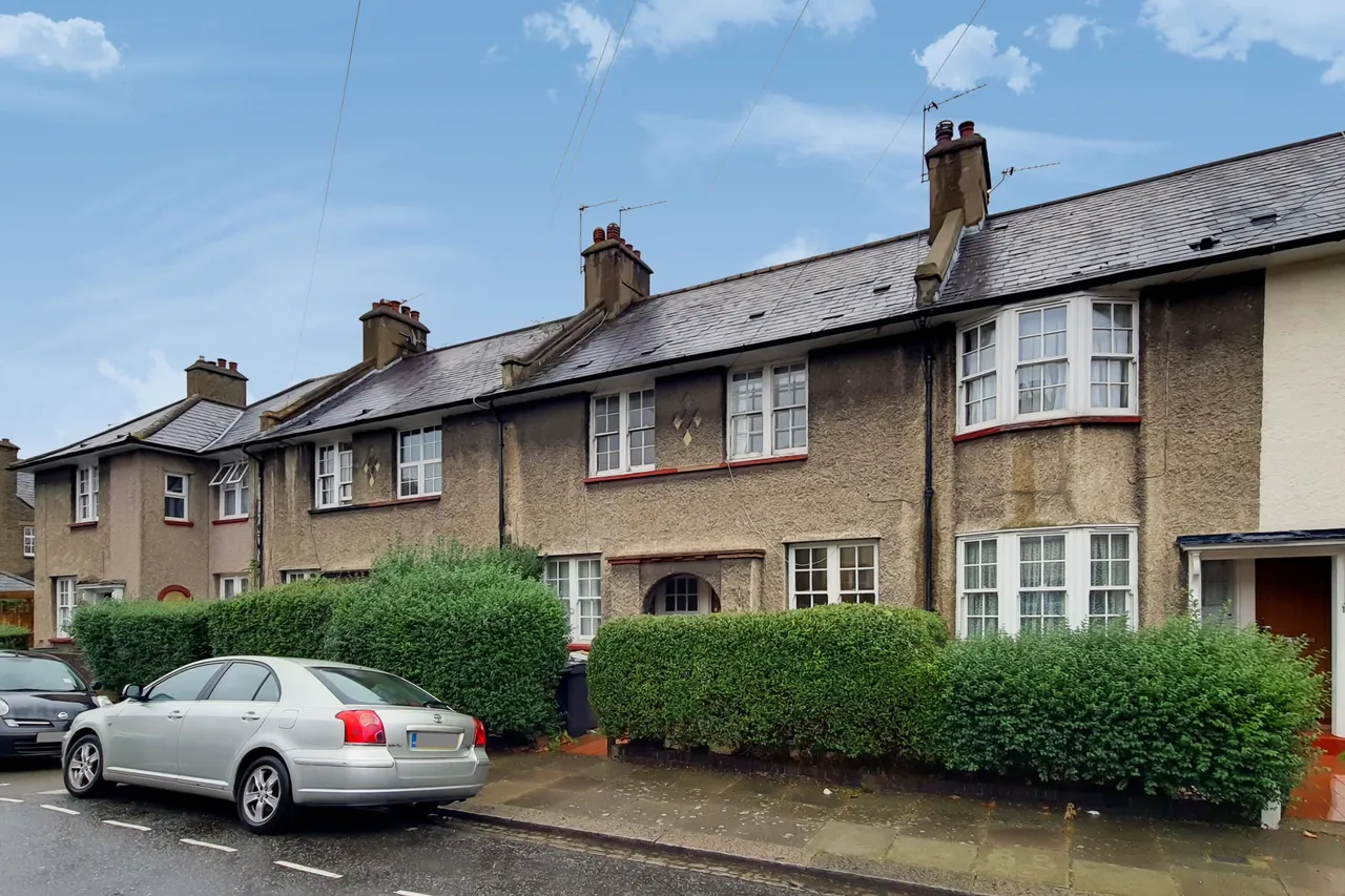 2 bed house to rent — 18 Balliol Road, London