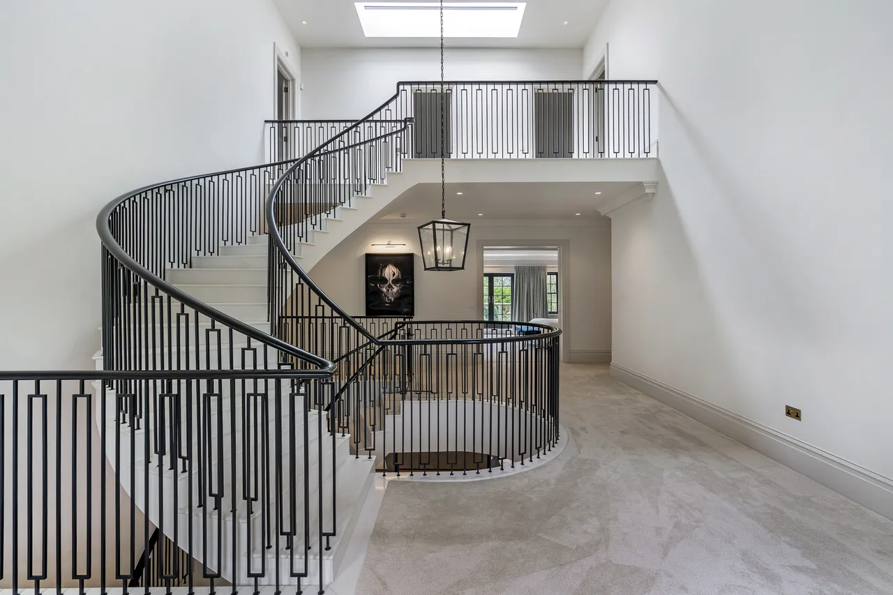 Woodland Way, Tadworth, Surrey, photo 9