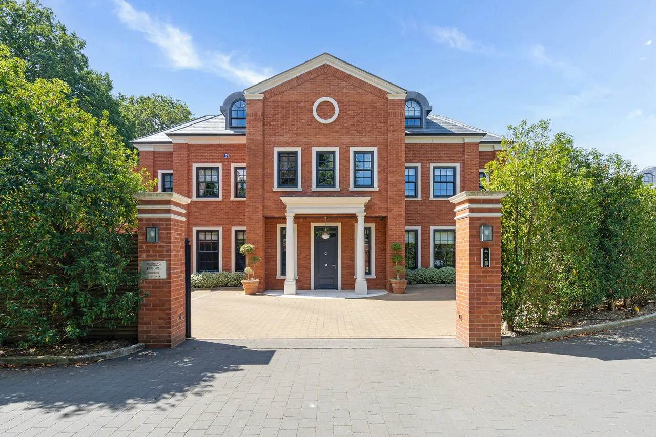 Woodland Way, Tadworth, Surrey, photo 2