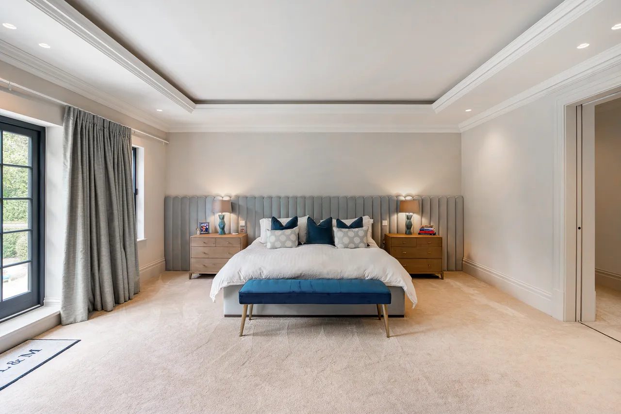 Woodland Way, Tadworth, Surrey, photo 10