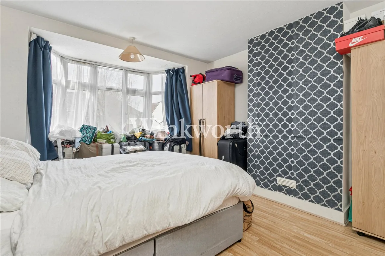 The Larches, London, N13, photo 7