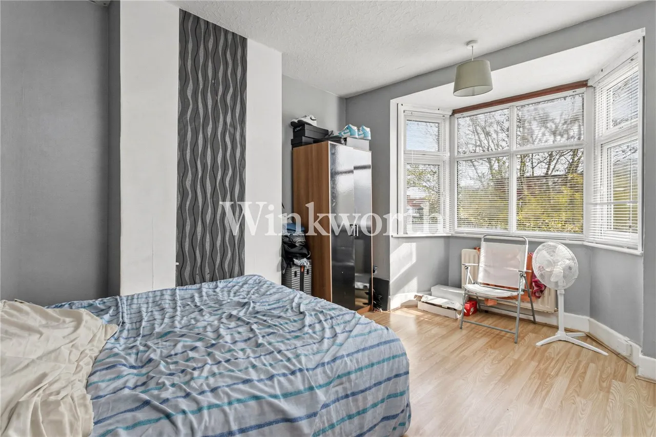 The Larches, London, N13, photo 8