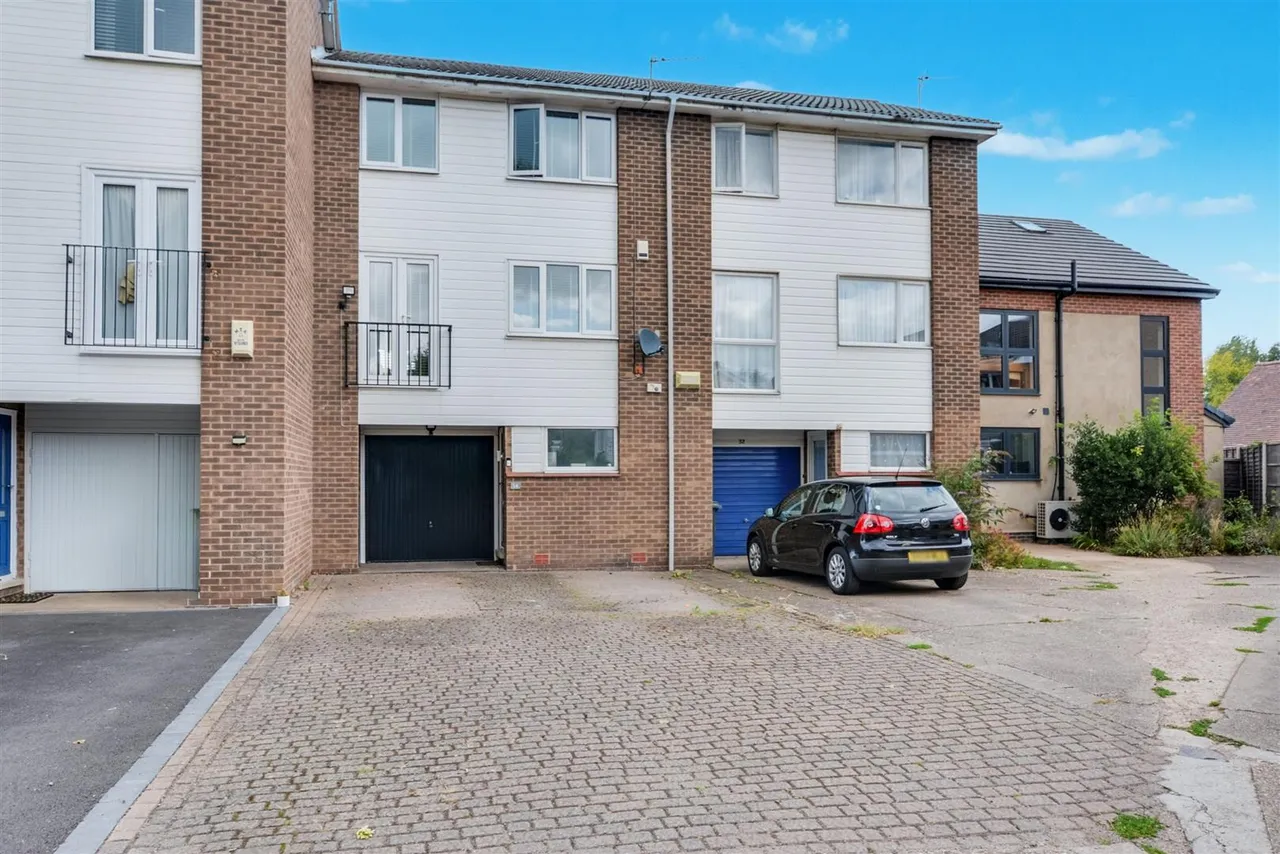3 bed house for sale, Ullswater Crescent, Bramcote, NG9