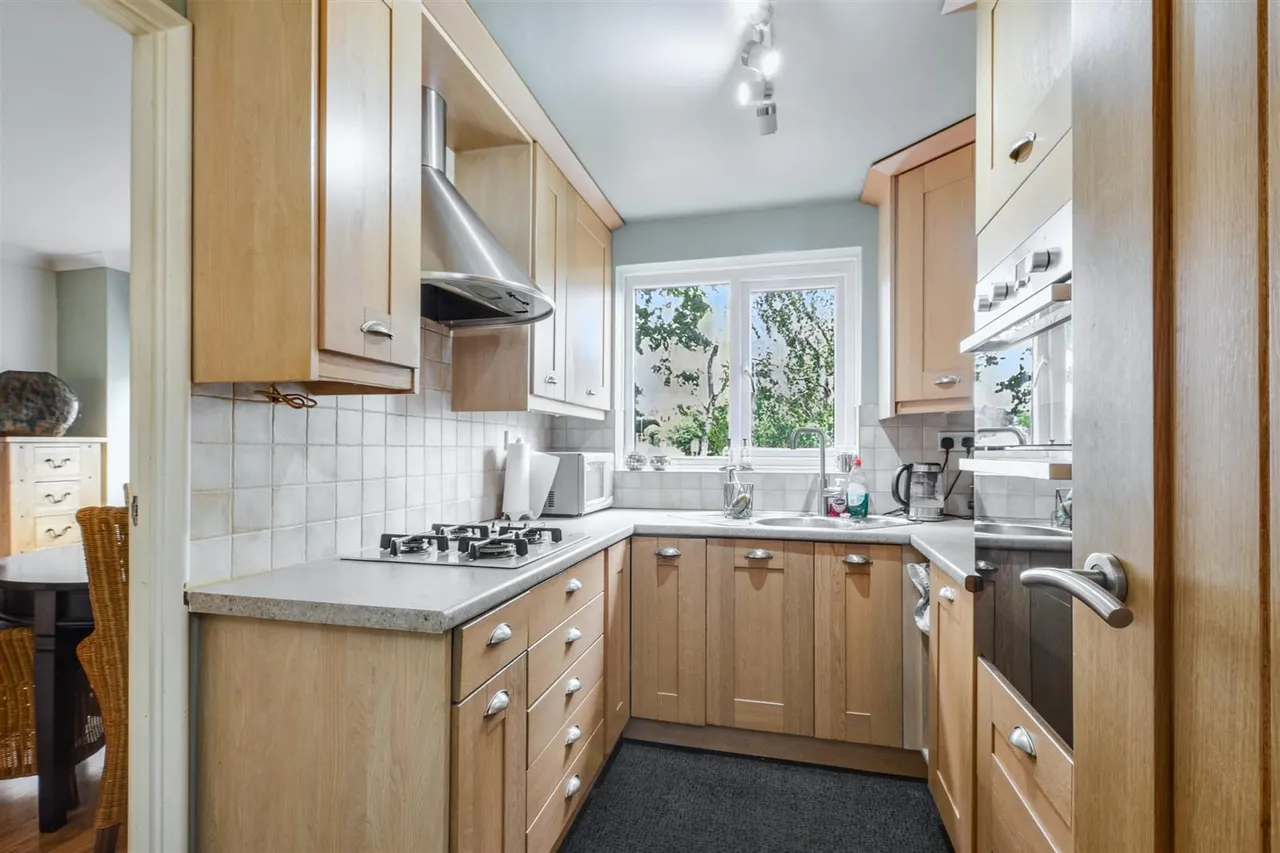 Ullswater Crescent, Bramcote, NG9, photo 9