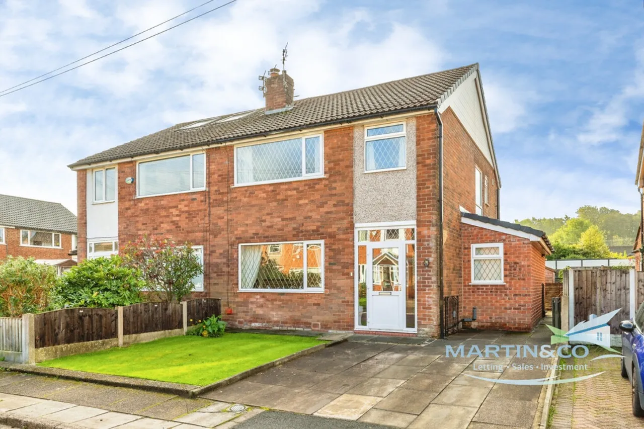 3 bed house for sale, Leyton Drive, Bury, BL9