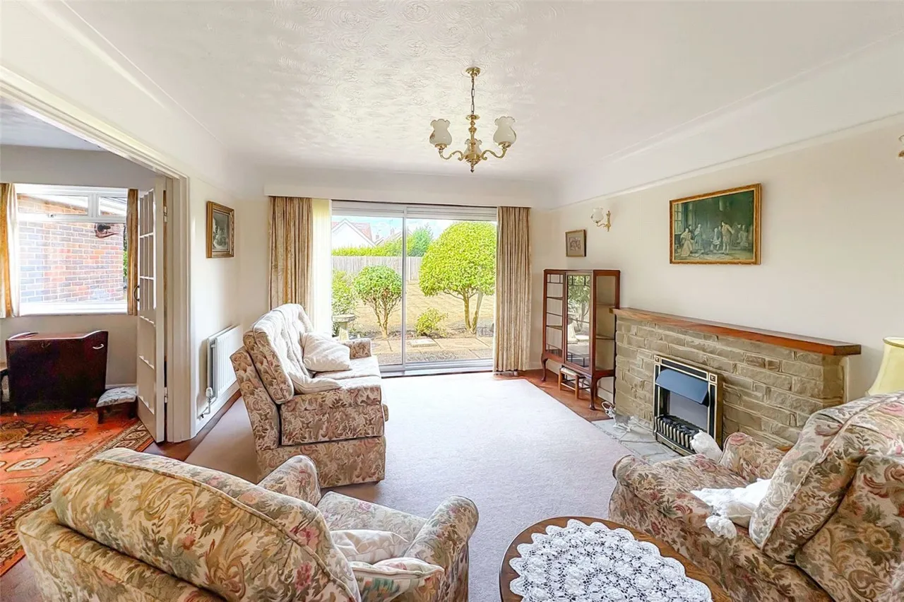 Rustington, BN16, photo 3