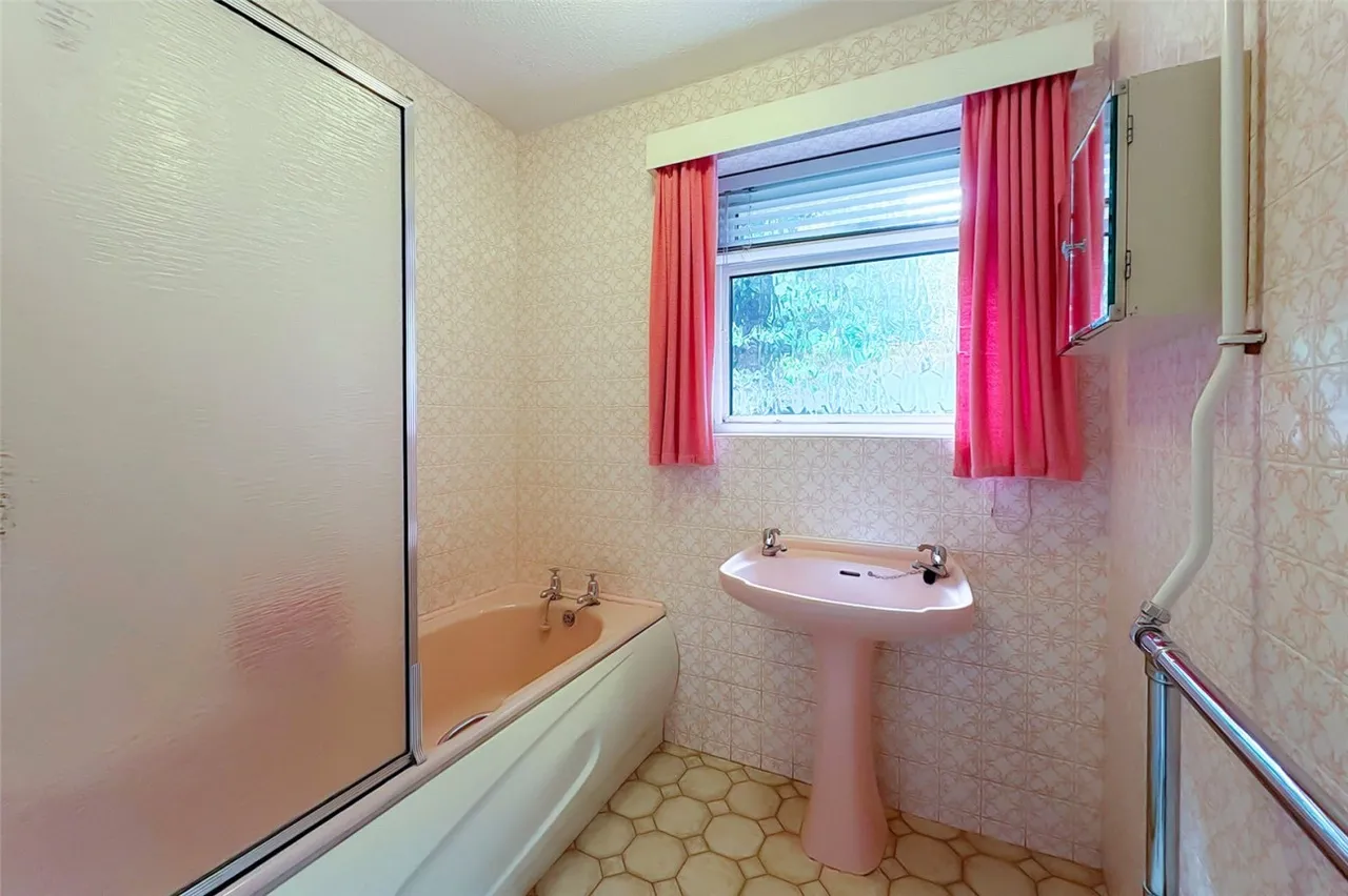 Rustington, BN16, photo 13