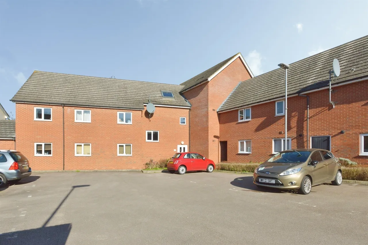 2 bed flat for sale — Empress Matilda Gardens, Old Wolverton, Milton Keynes