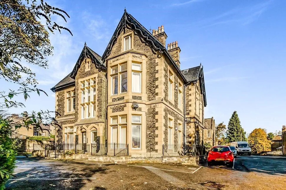 2 bed flat to rent, Savile Park Road, Halifax, HX1