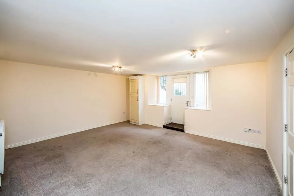 Savile Park Road, Halifax, HX1, photo 2