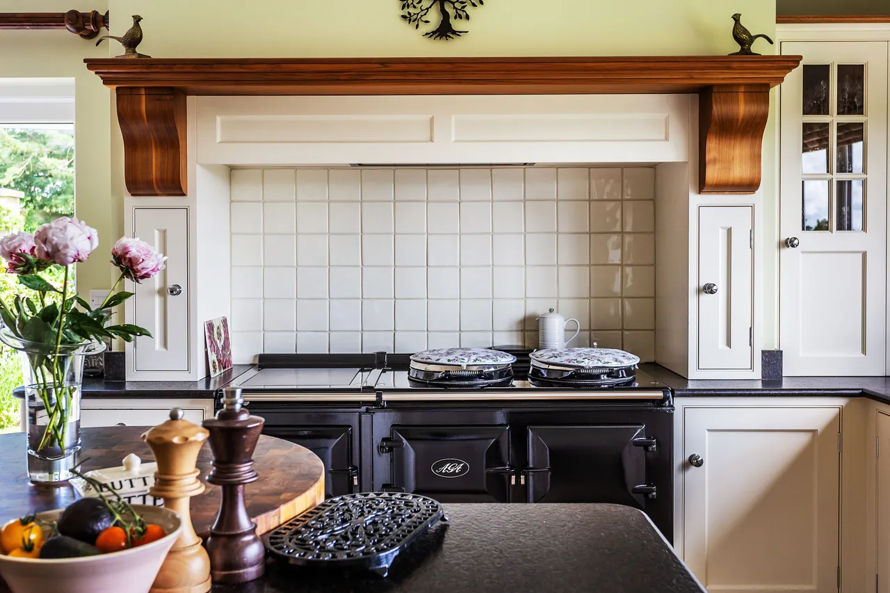 Hall Place, Cranleigh, GU6, photo 11
