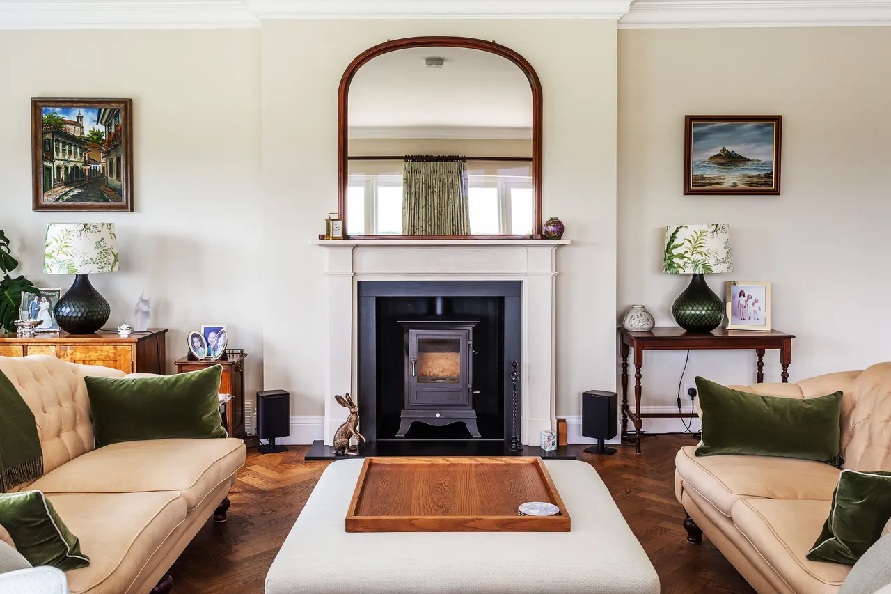Hall Place, Cranleigh, GU6, photo 7