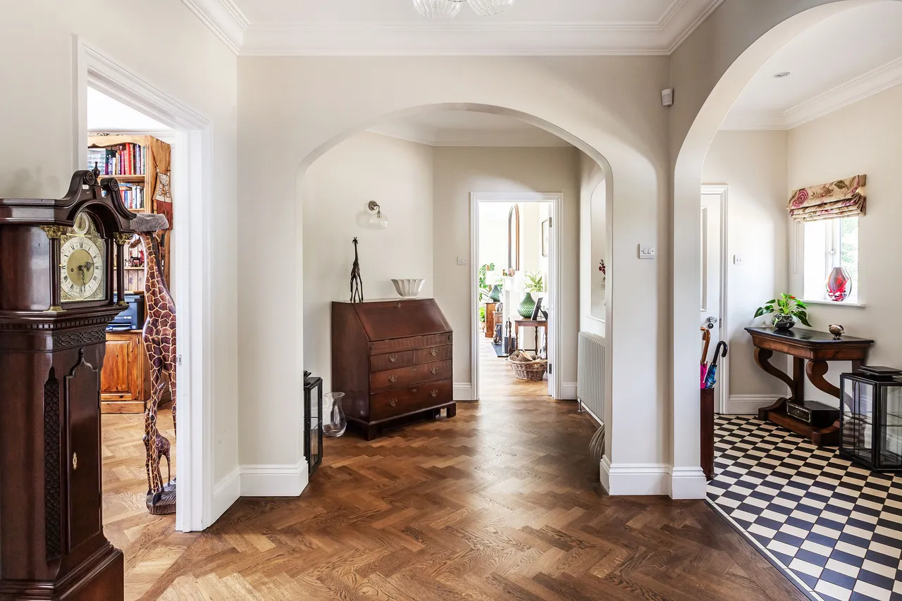 Hall Place, Cranleigh, GU6, photo 8