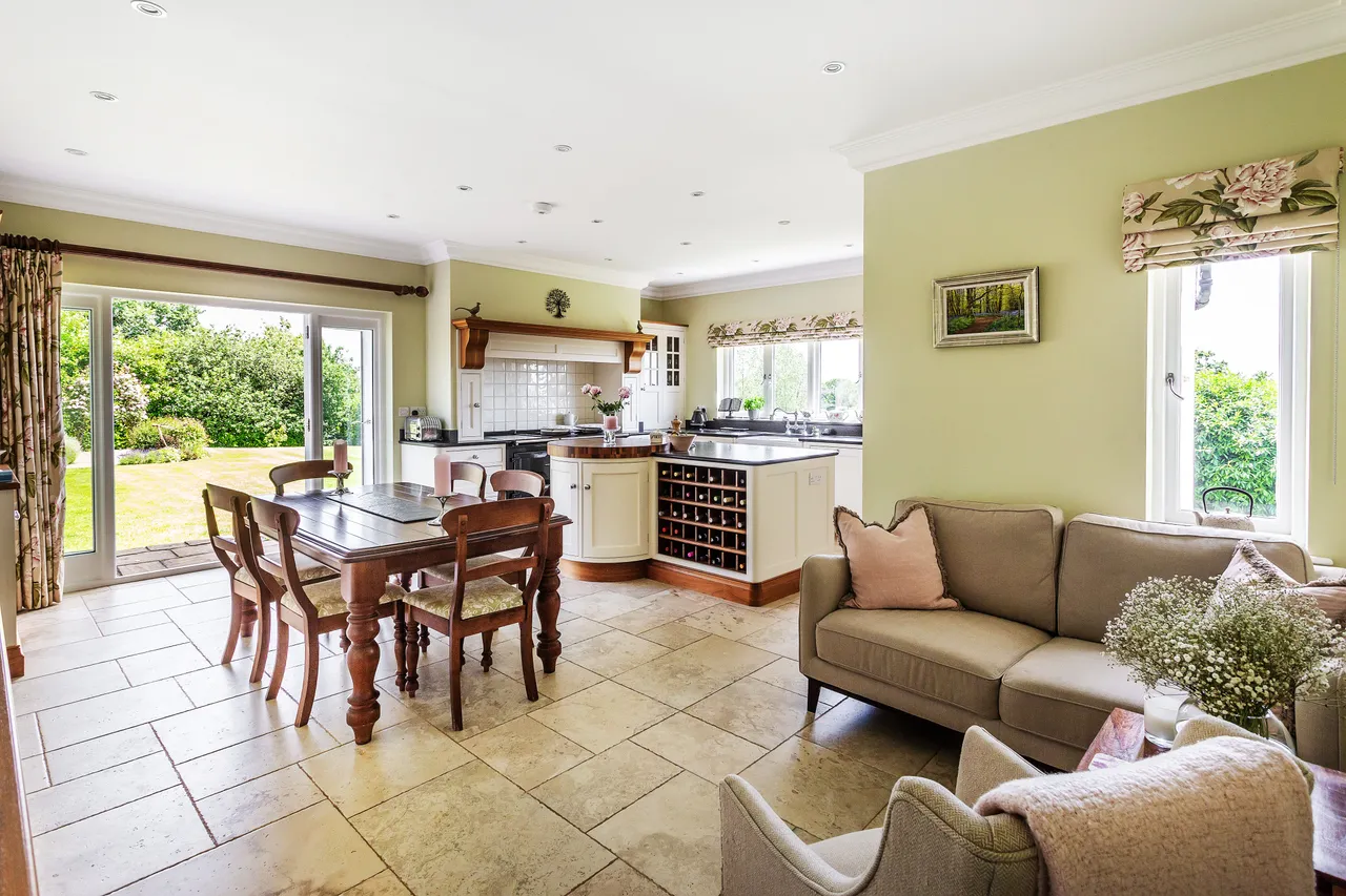 Hall Place, Cranleigh, GU6, photo 5