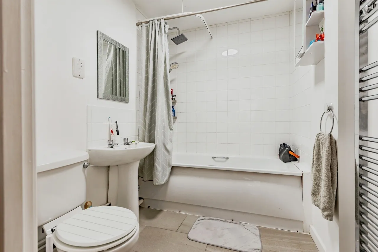 Lumley Road, Horley, photo 6