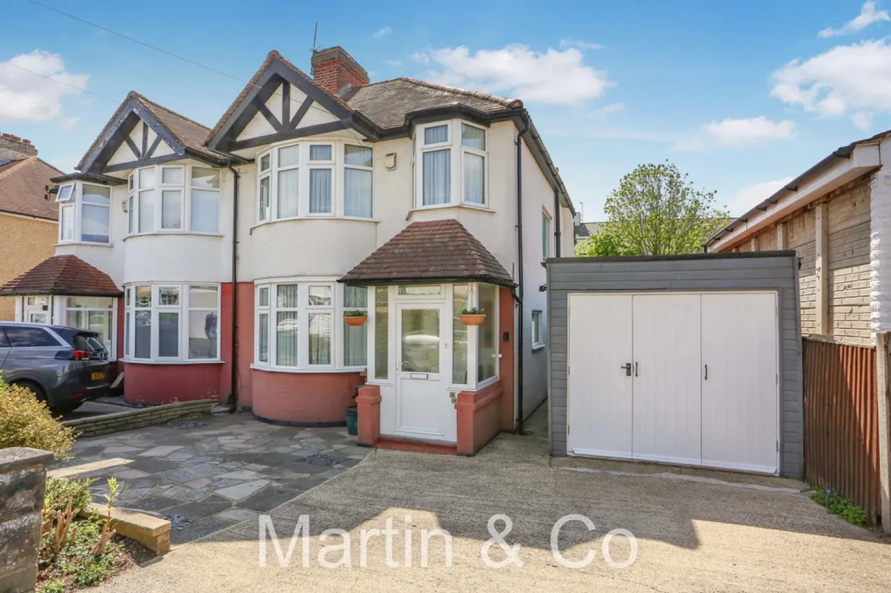 3 bed house for sale — Burleigh Road, Sutton, Cheam, SM3
