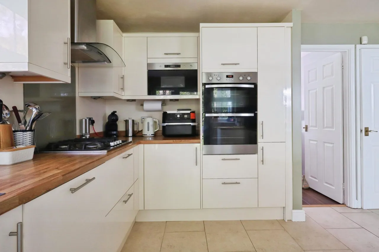 East Causeway Vale, Adel, LS16, photo 8