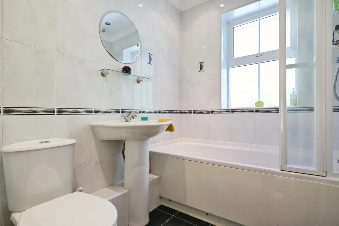 East Causeway Vale, Adel, LS16, photo 18