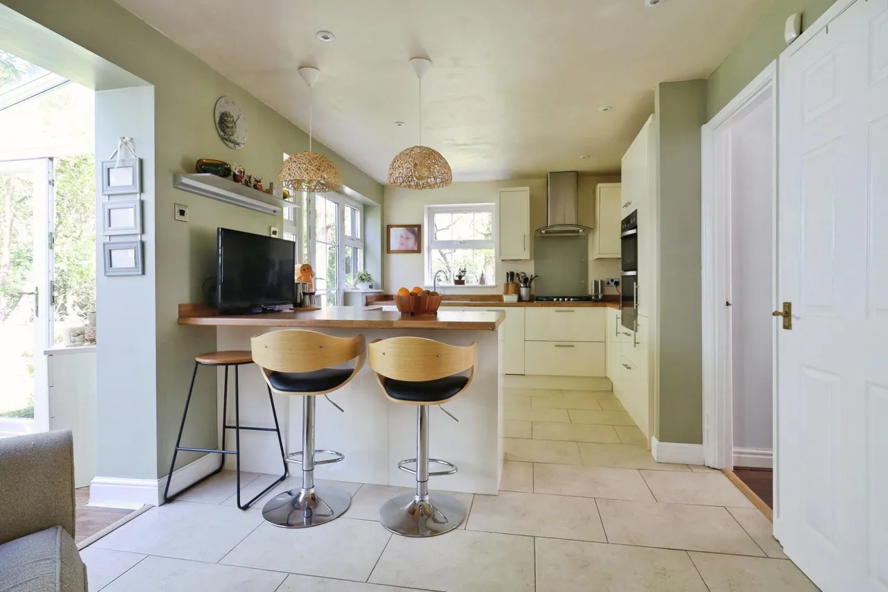 East Causeway Vale, Adel, LS16, photo 5