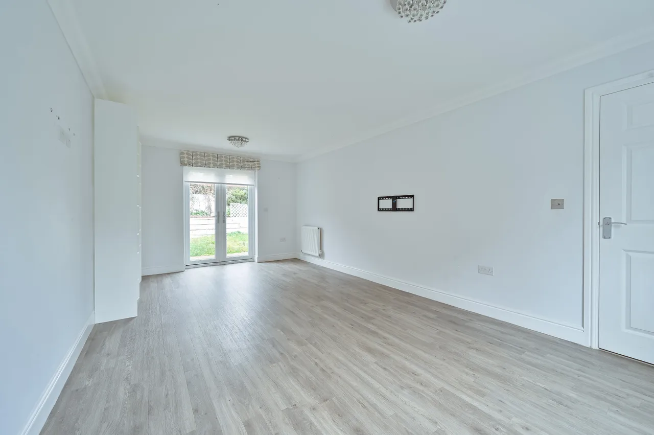 Bushey, WD23, photo 3