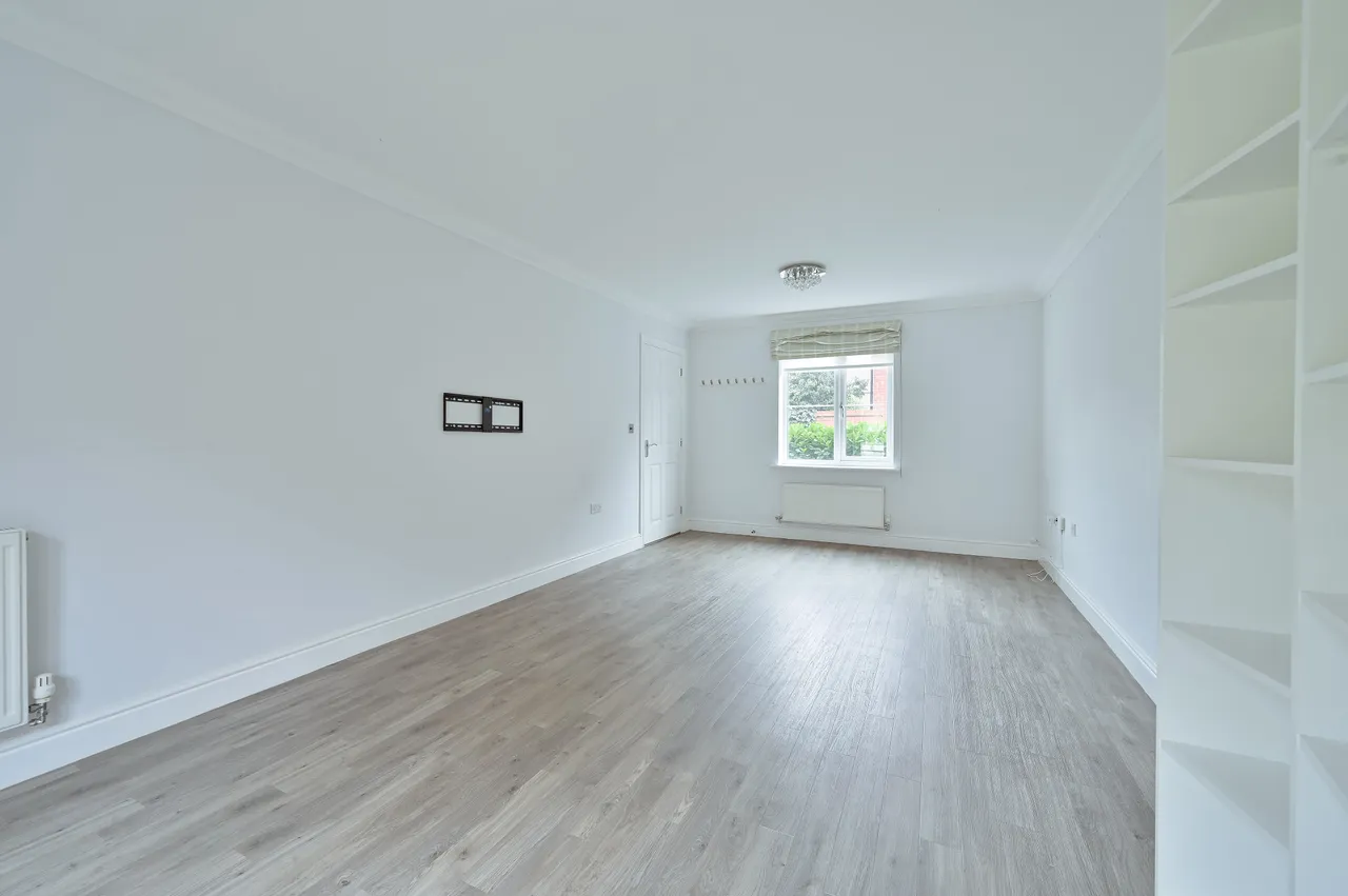 Bushey, WD23, photo 4