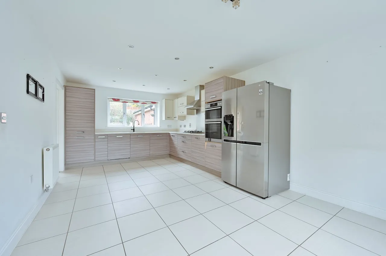 Bushey, WD23, photo 5
