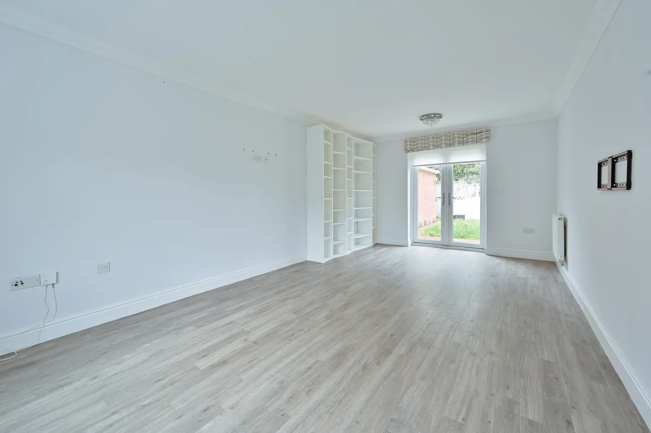 Bushey, WD23, photo 2