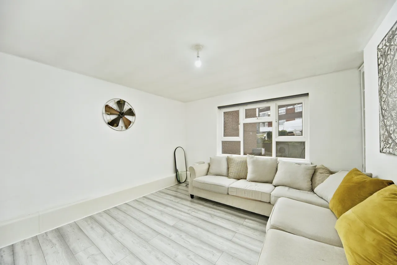 The Lawns, London, SE19, photo 2