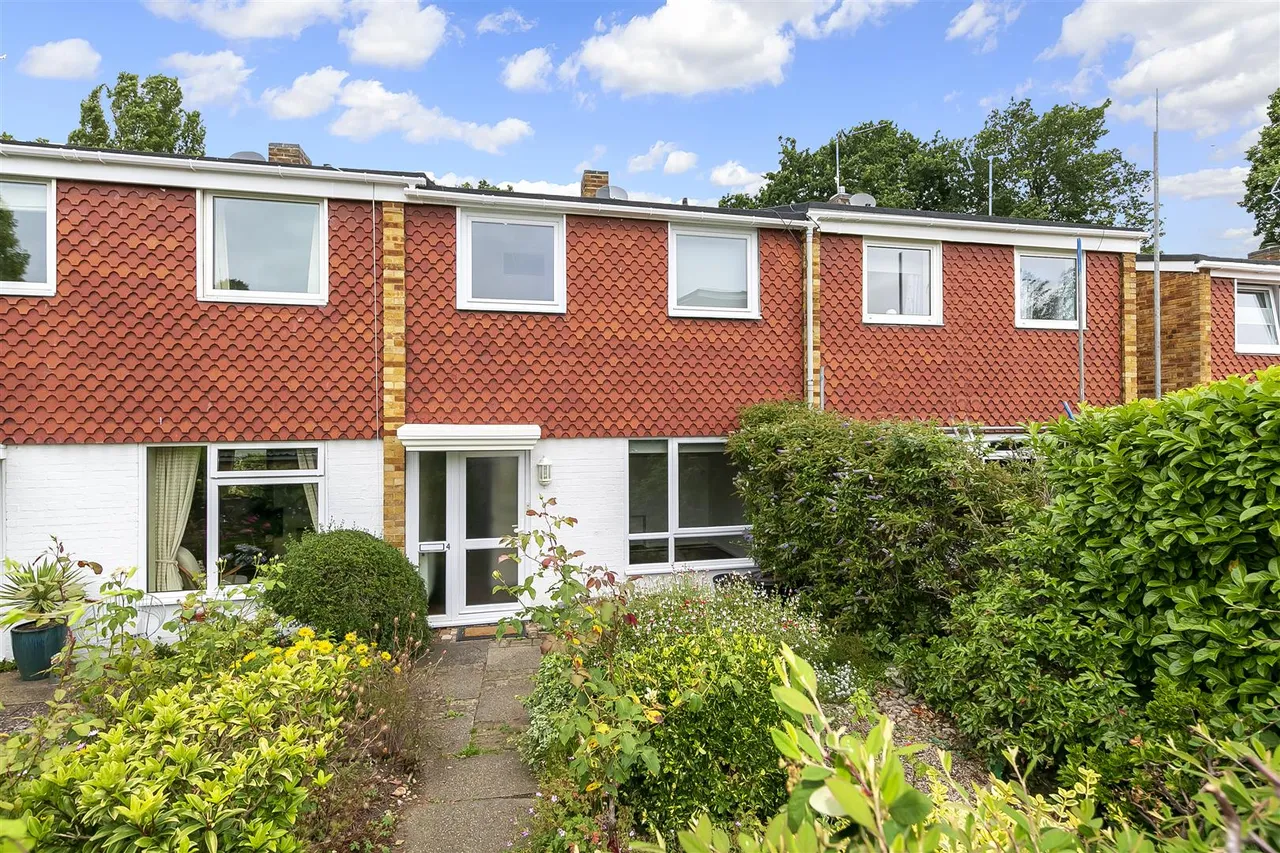 3 bed house for sale — Campbell Close, TW2 5BZ