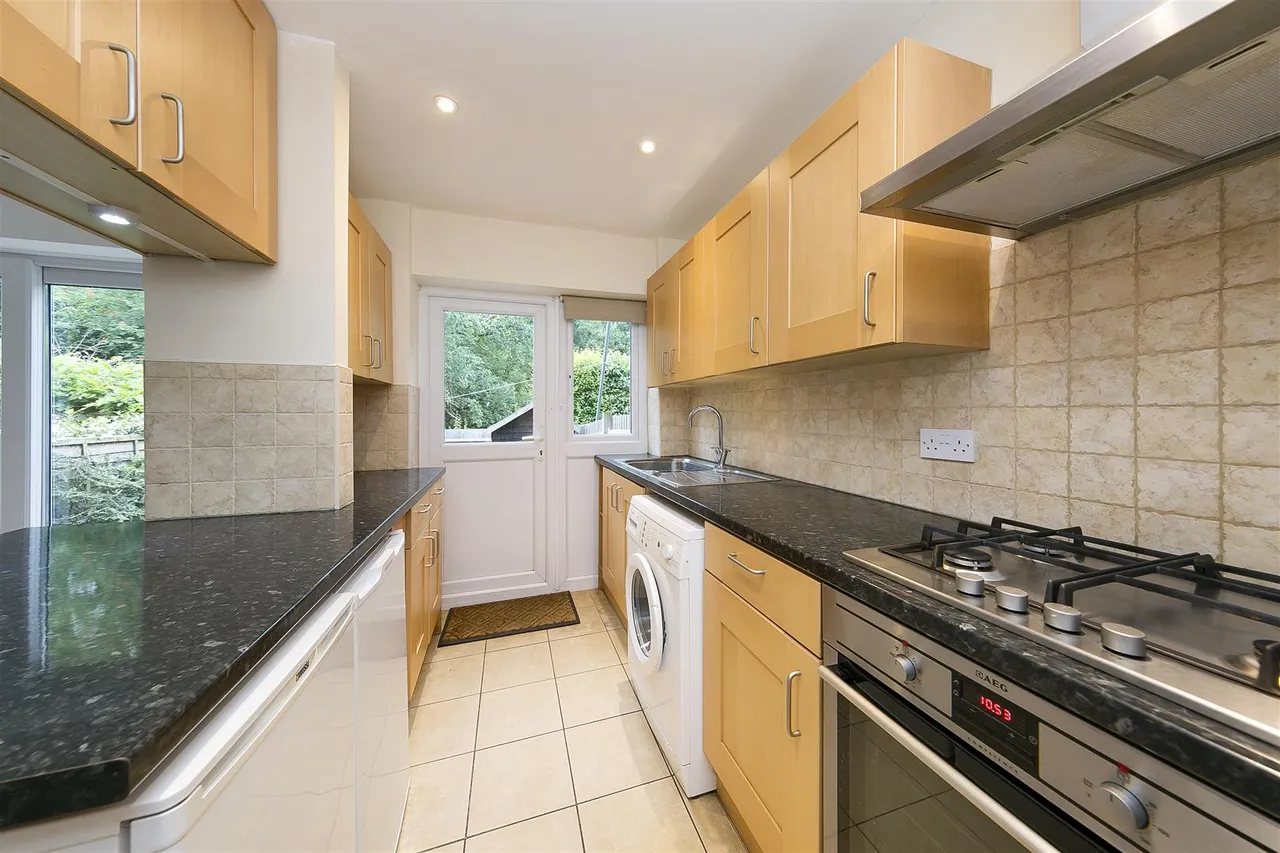 Campbell Close, TW2 5BZ, photo 5