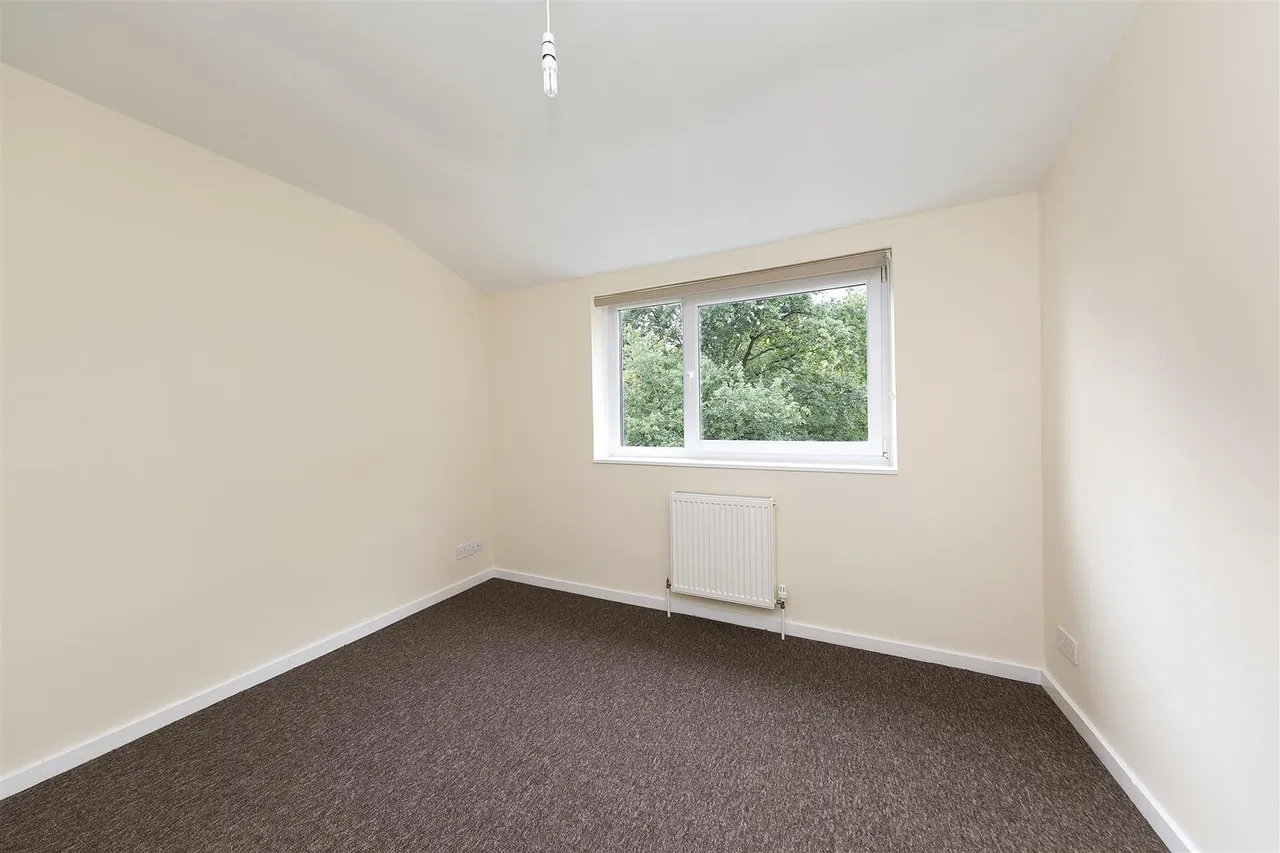 Campbell Close, TW2 5BZ, photo 6