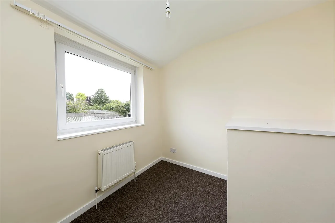 Campbell Close, TW2 5BZ, photo 8