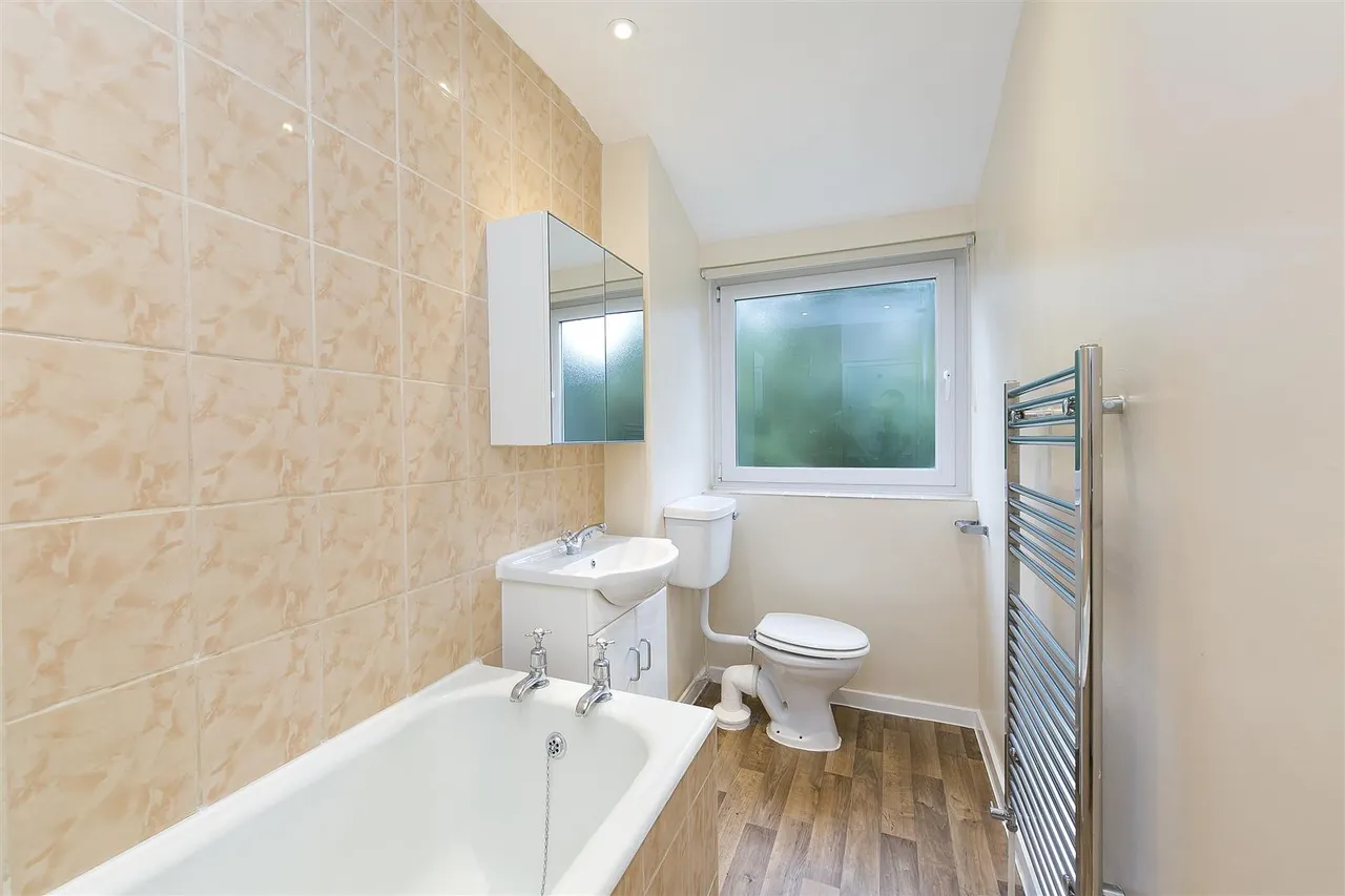 Campbell Close, TW2 5BZ, photo 7