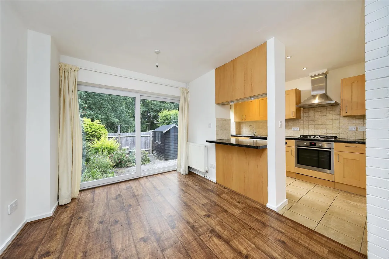 Campbell Close, TW2 5BZ, photo 4